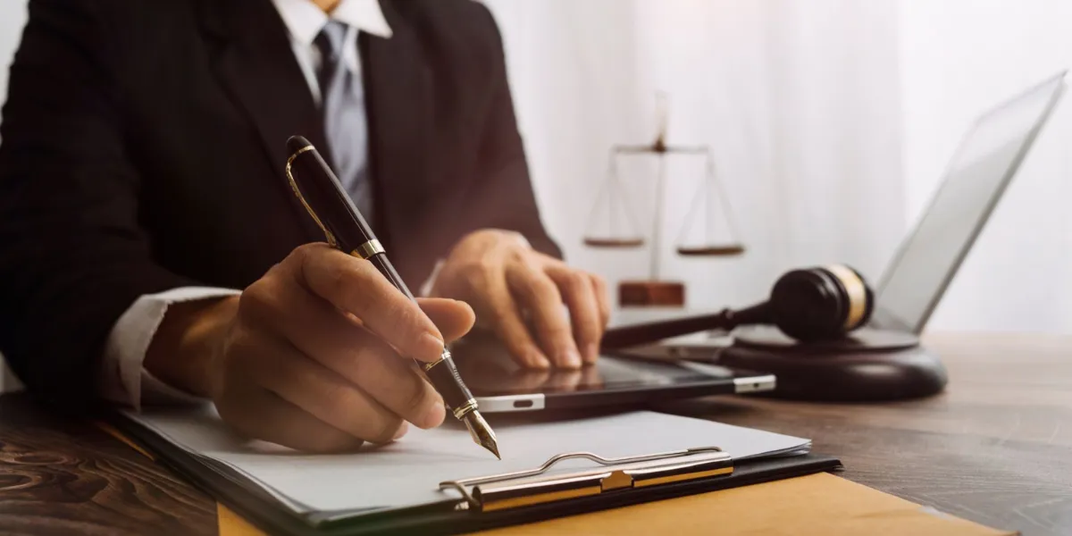 How Do Real Estate Lawyers Untangle The Closing Process?